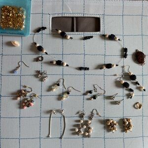 Elegant Black and White Jewelry Set